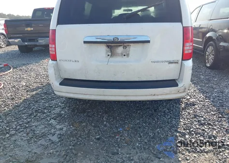 2010 Chrysler Town & Country Touring z USA, uszkodzony, nr VIN 2A4RR5D10AR229096